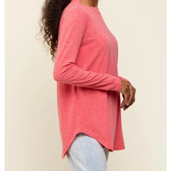 PINK BLUSH RED LONG SLEEVE CURVED HEM TOP - Picture 2 of 4